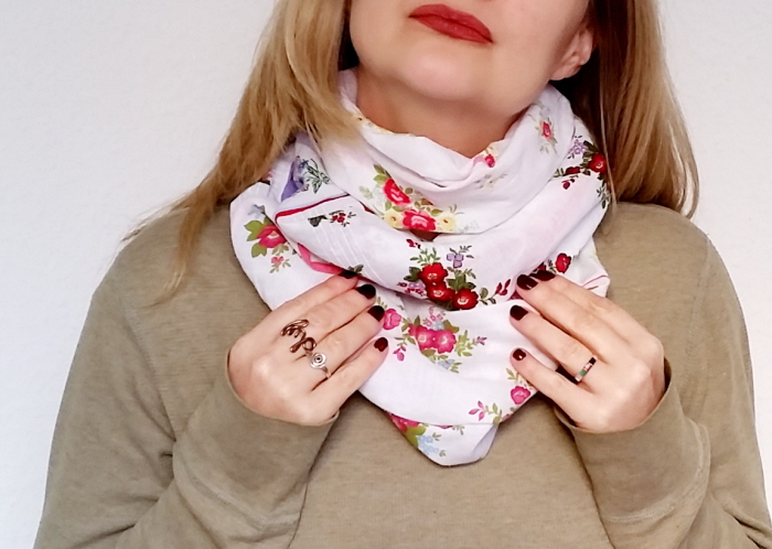 DIY vintage hankie patchwork circle scarf tutorial