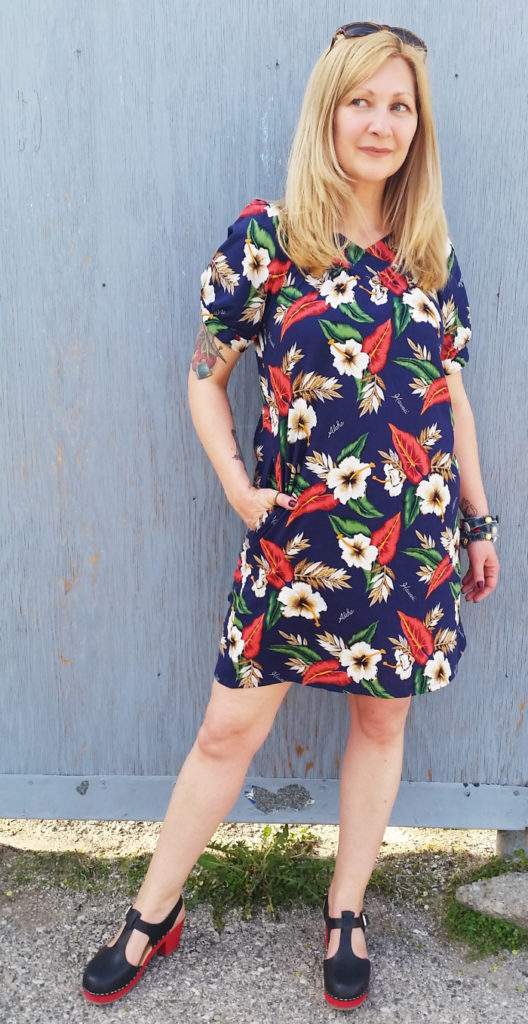 A Very Easy Hawaiian MuuMuu Refashion by CoaR